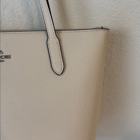 🆕 Coach Fiona Tote - Picture 3 of 7